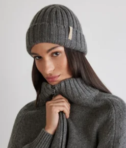 Berretto in cashmere con interno in seta