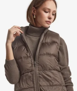 Piumino smanicato reversibile con trecce in cashmere
