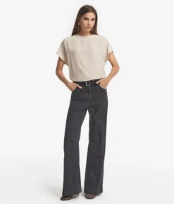 T-shirt con scollo a barchetta in seta e modal